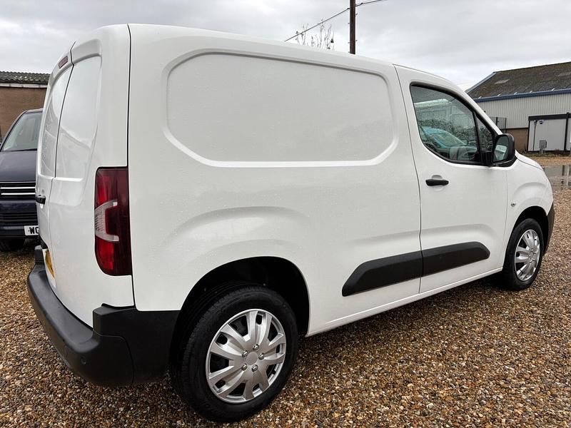 Usado Citroën Berlingo 2022 Blanco Monovolumen