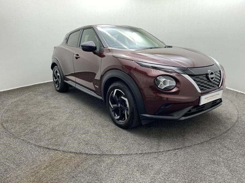 Fuji sunset red Used 2023 Nissan Juke N-Connecta SUV | £18,990 (Fair price) - Image 1/4