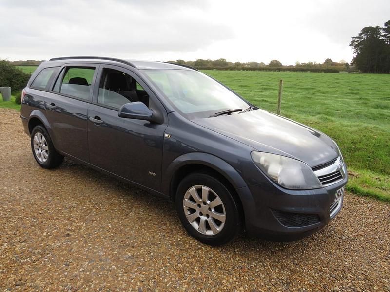 Blue Used 2009 Vauxhall Astra Estate | £2,350 (Fair price) - Image 1/4