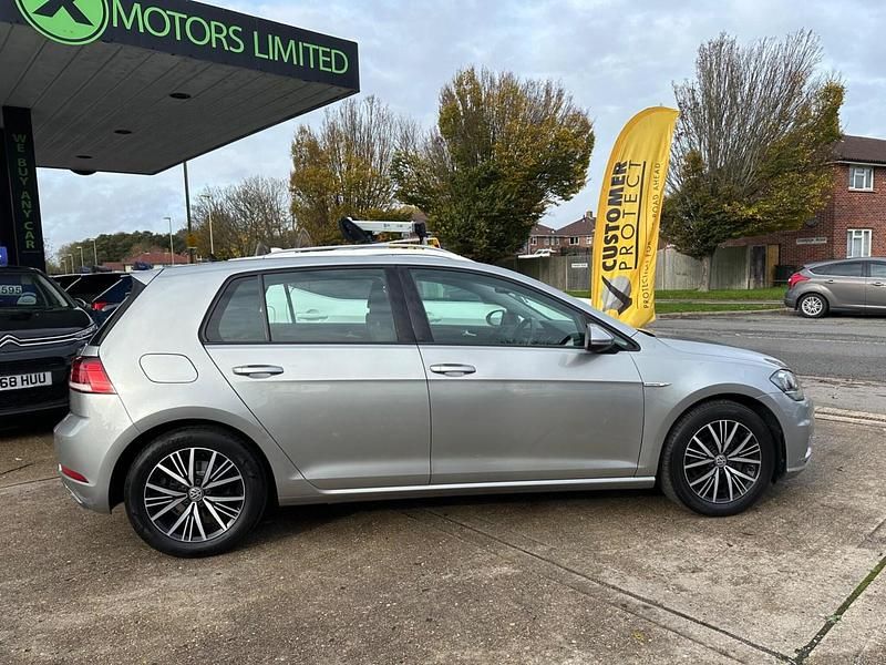 Used VW Golf VII SE 130 HP (95 kW) 2018 Silver Hatchback