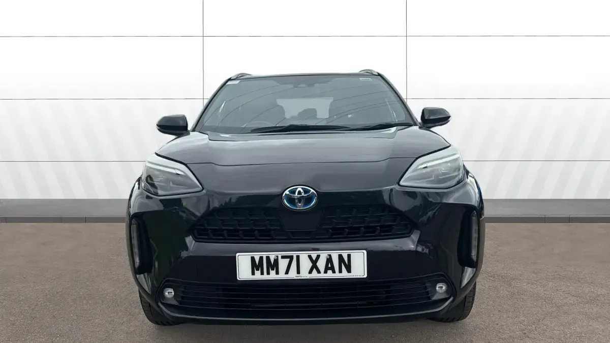 Used Toyota Yaris Hybrid Design 116 HP (85 kW) 2022 Black Estate