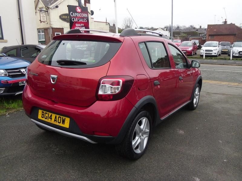 Begagnad Dacia Sandero Ambiance 2014 Röd Halvkombi