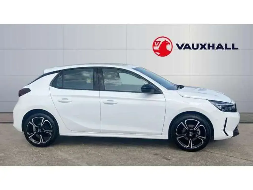 Used Vauxhall Corsa Design Edition 99 HP (72 kW) 2023 Crystal silver Hatchback