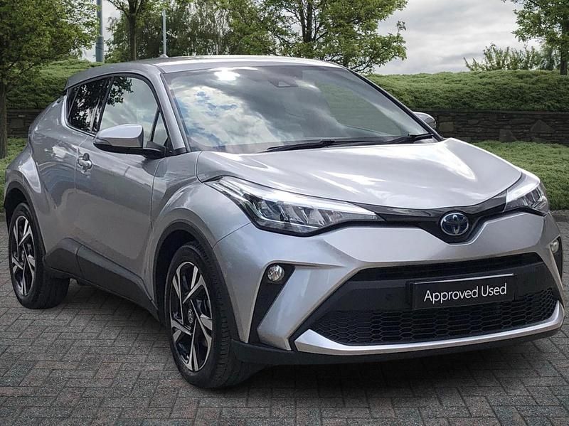 Silver metallic Used 2022 Toyota C-HR Design SUV | £20,250 (Fair price) - Image 1/4