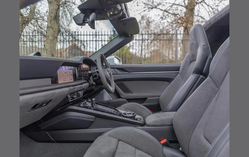 Used Porsche 911 534 HP (392 kW) 2025 Green Cabriolet