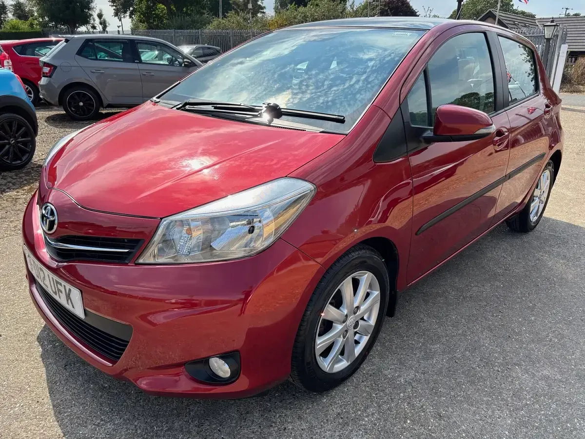 Used Toyota Yaris Multidrive S 99 HP (72 kW) 2012 Red Hatchback