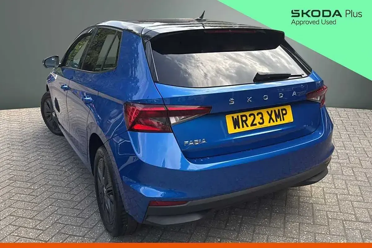 Used Skoda Fabia Colour Edition 59 HP (43 kW) 2023 Race blue metallic black body / magic pearl effect roof Hatchback