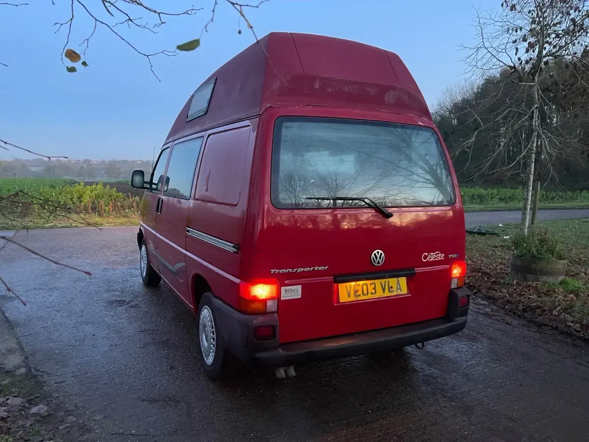 Używany VW Transporter 88 KM (64 kW) 2003 Czerwony Van