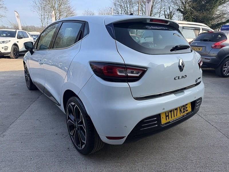 Used Renault Clio IV Dynamique 90 HP (66 kW) 2017 White Hatchback