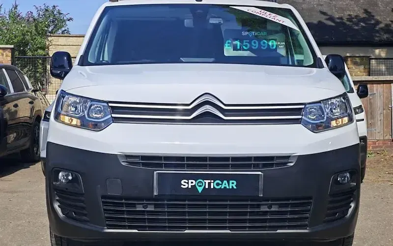 Used Citroën Berlingo 102 HP (75 kW) 2023 White MPV