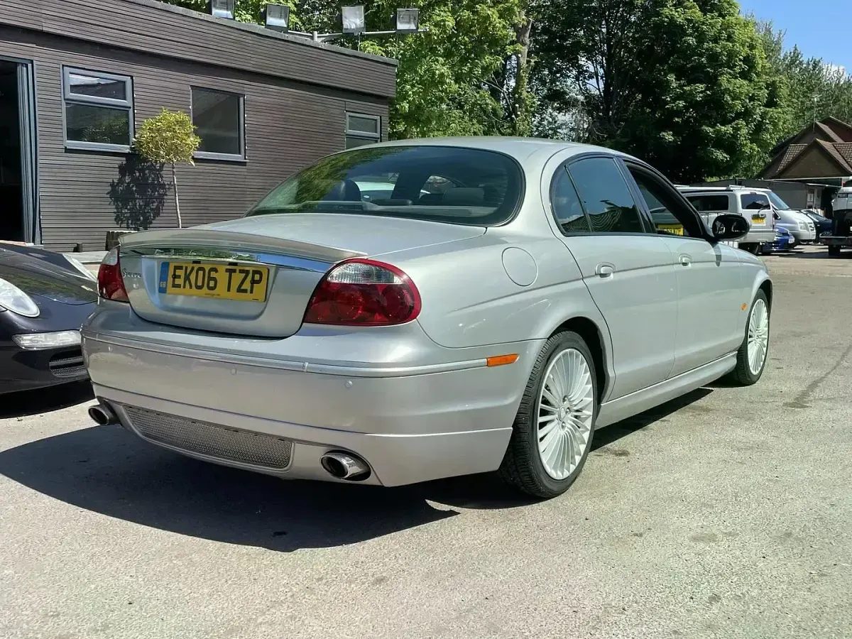 Usado Jaguar S-Type S 207 HP (152 kW) 2006 Prateado Sedan