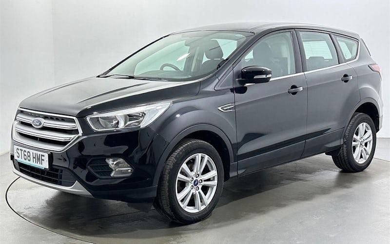 Usado Ford Kuga Zetec 120 HP (88 kW) 2018 Preto SUV