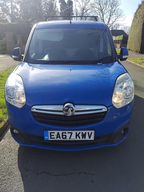 Used Vauxhall Combo Sportive 105 HP (77 kW) 2017 Blue MPV