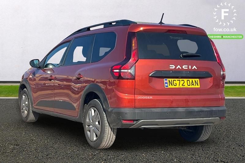 Second-hand Dacia Jogger Expression 110 CP (80 kW) 2023 Maro Monovolum