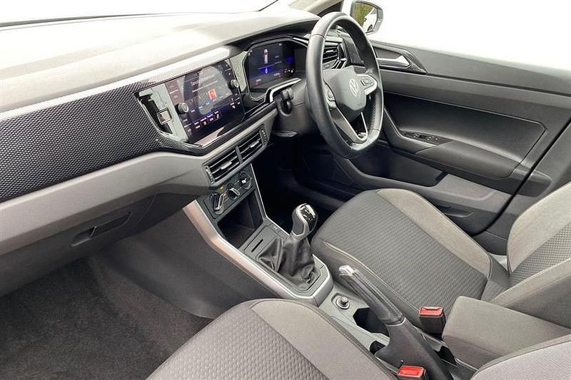 Used VW Polo Life 95 HP (69 kW) 2021 Pure white Hatchback