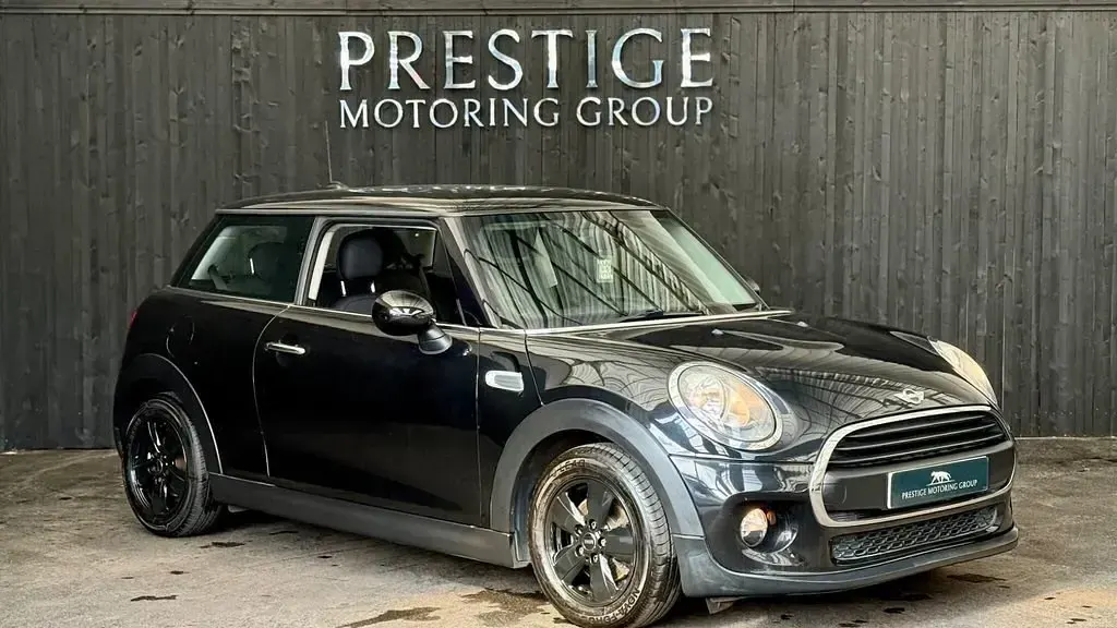 Begagnad Mini ONE Hatch 2017 Svart Halvkombi