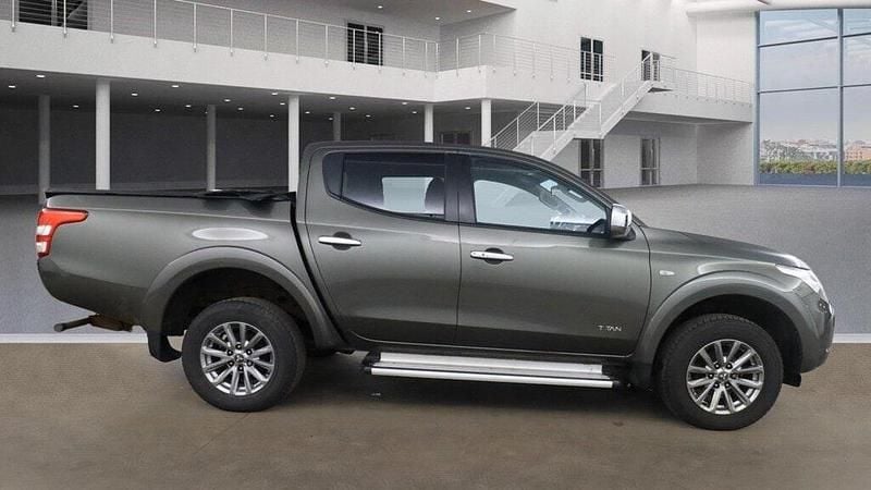Used Mitsubishi L200 2017 Green Pickup