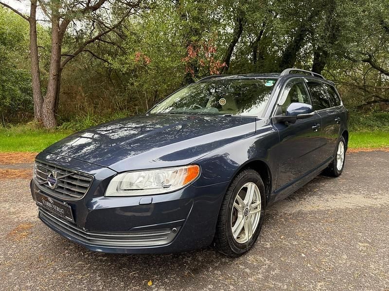 Used Volvo V70 SE 2025 Blue Estate