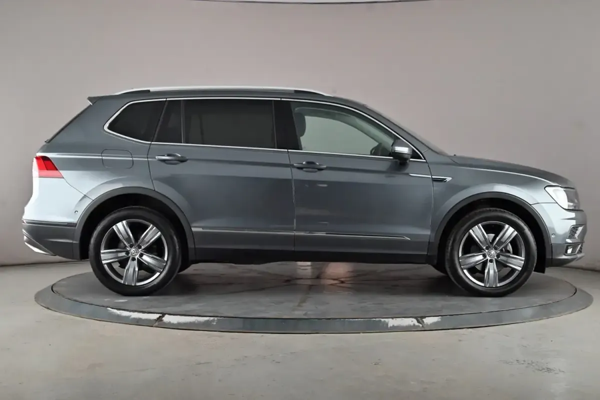 Usado VW Tiguan Allspace Match 150 HP (110 kW) 2020 Cinzento SUV