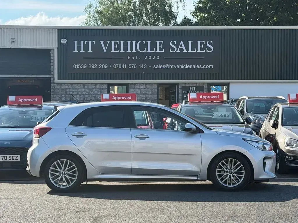 Used Kia Rio 89 HP (65 kW) 2017 Silver Hatchback