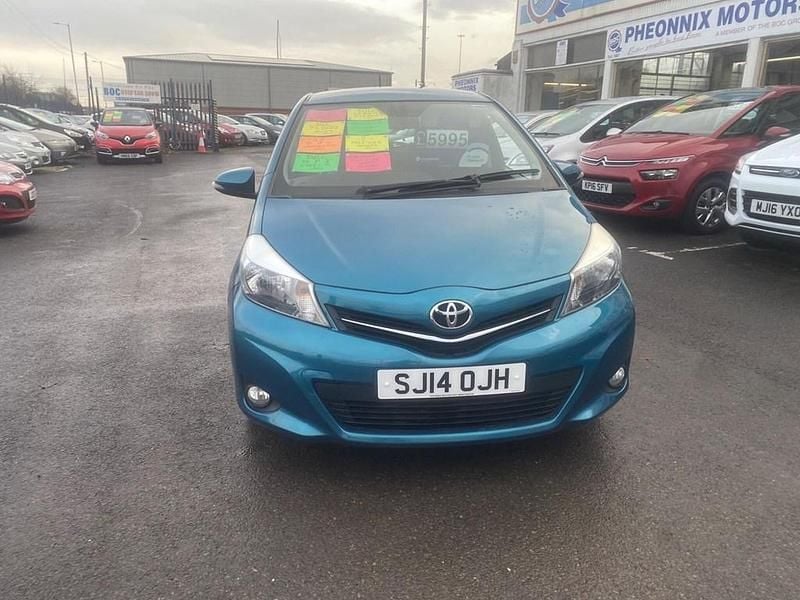 Used Toyota Yaris Plus 99 HP (72 kW) 2014 Blue Hatchback
