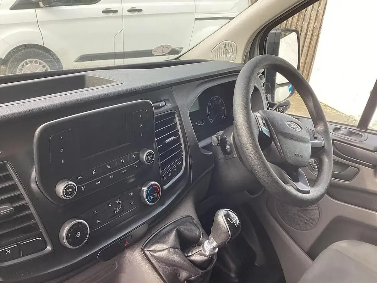 Used Ford Transit Custom Limited 150 HP (110 kW) 2020 White Van
