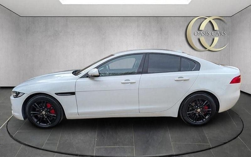 Used Jaguar XE Prestige 240 HP (176 kW) 2016 White Sedan