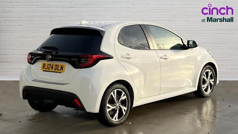 Used Toyota Yaris Hybrid Design 116 HP (85 kW) 2024 White