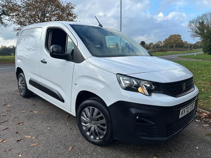White Used 2022 Peugeot Partner MPV | £8,695 (Fair price) - Image 1/4