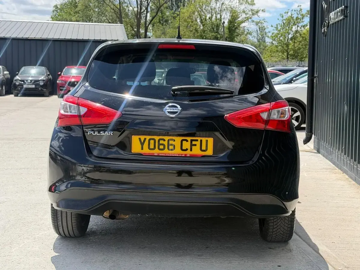 Used Nissan Pulsar N-Connecta 115 HP (84 kW) 2017 Black Hatchback