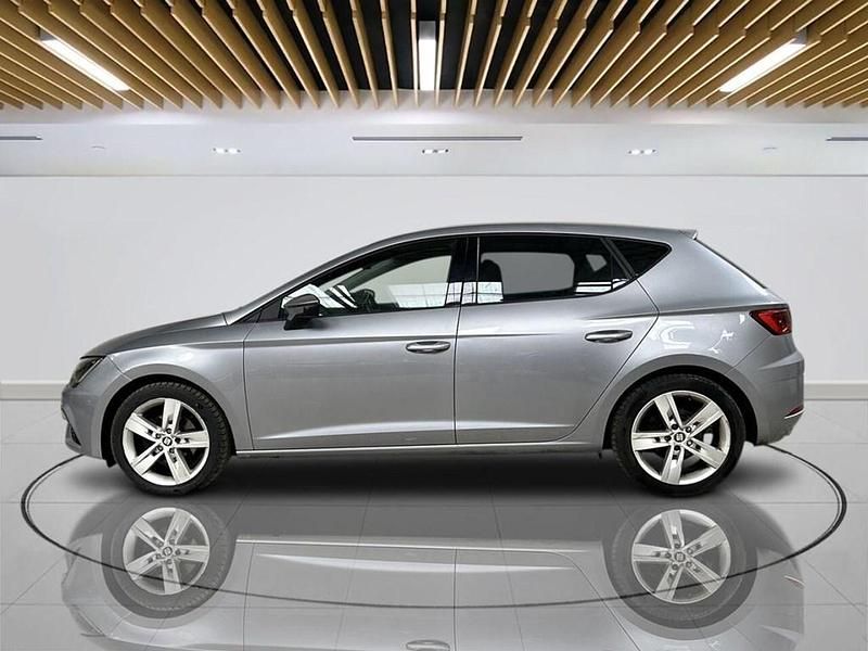 Begagnad Seat Leon FR 130 HK (95 kW) 2019 Silver Halvkombi