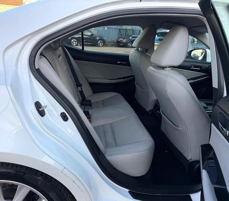 Used Lexus IS300h Executive Line 2015 White Sedan