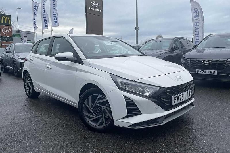 White New 2025 Hyundai i20 Advanced Hatchback | £17,988 (Super price) - Image 1/4