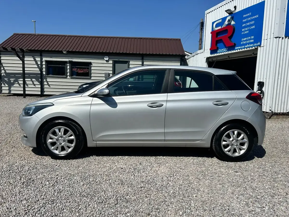 Used Hyundai i20 SE 84 HP (61 kW) 2016 Silver Hatchback
