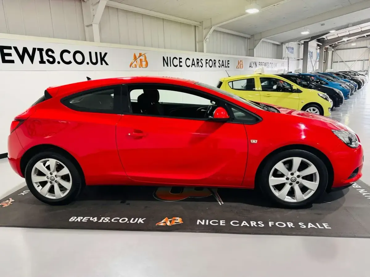 Second-hand Vauxhall Astra GTC Sport 2014 Roșu Hatchback