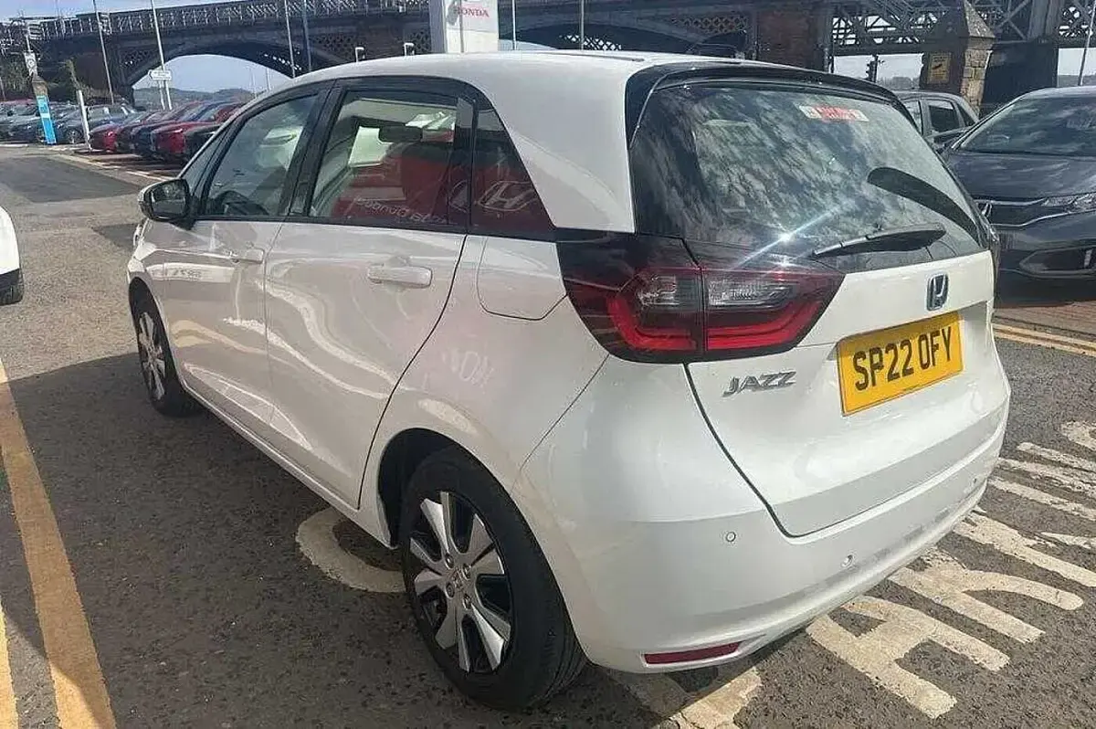 Used Honda Jazz Hybrid 109 HP (80 kW) 2022 Platinum white Hatchback