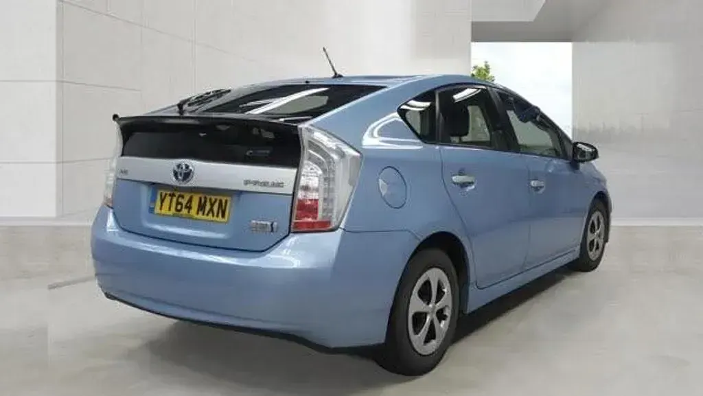 Used Toyota Prius 2014 Blue Hatchback