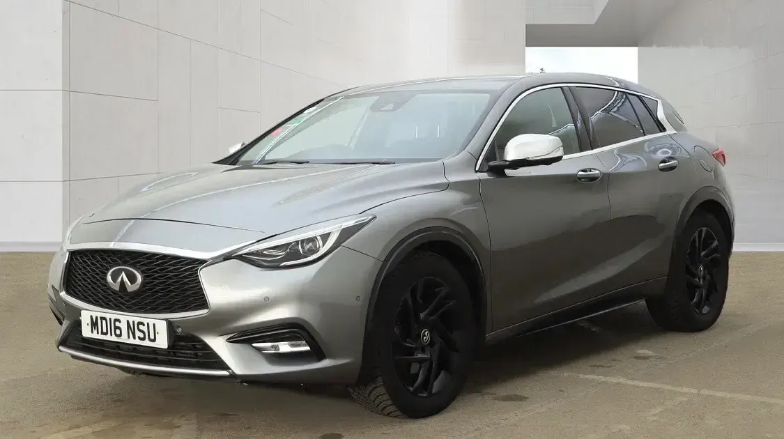 Used Infiniti Q30 Premium 170 HP (125 kW) 2016 Grey Hatchback