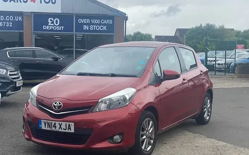 Used Toyota Yaris Plus 101 HP (74 kW) 2014 Red Hatchback