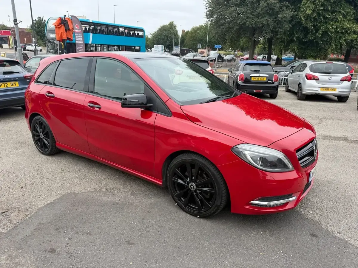Used Mercedes B180 109 HP (80 kW) 2014 Red Hatchback