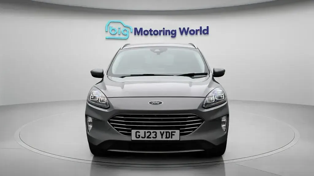 Usado Ford Kuga Titanium 150 CV (110 kW) 2023 Plateado SUV