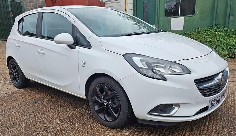Used Vauxhall Corsa SRi 90 HP (66 kW) 2016 White Hatchback