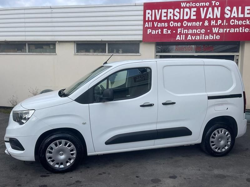 Used Vauxhall Combo Sportive 100 HP (73 kW) 2020 White MPV