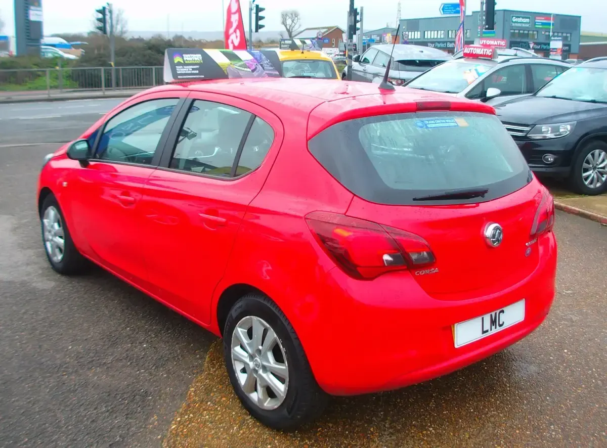 Used Vauxhall Corsa Design Edition 95 HP (69 kW) 2015 Red Hatchback