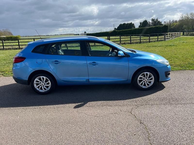 Used Renault Mégane GrandTour Dynamique 2015 Blue Estate