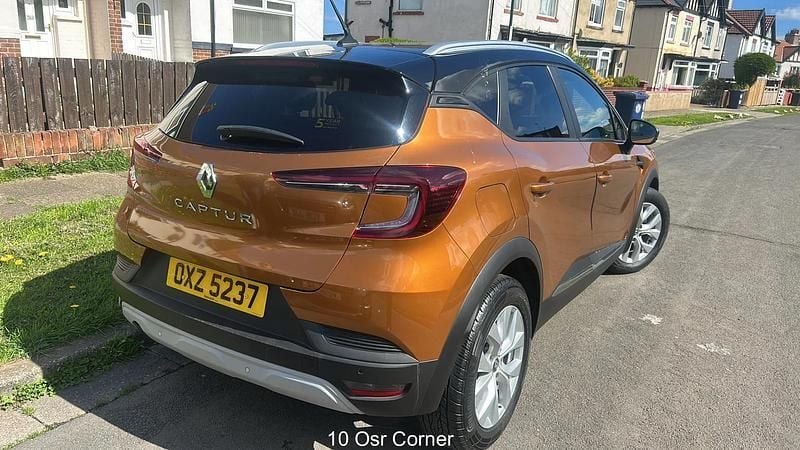 Used Renault Captur Iconic 131 HP (96 kW) 2020 Orange/black SUV