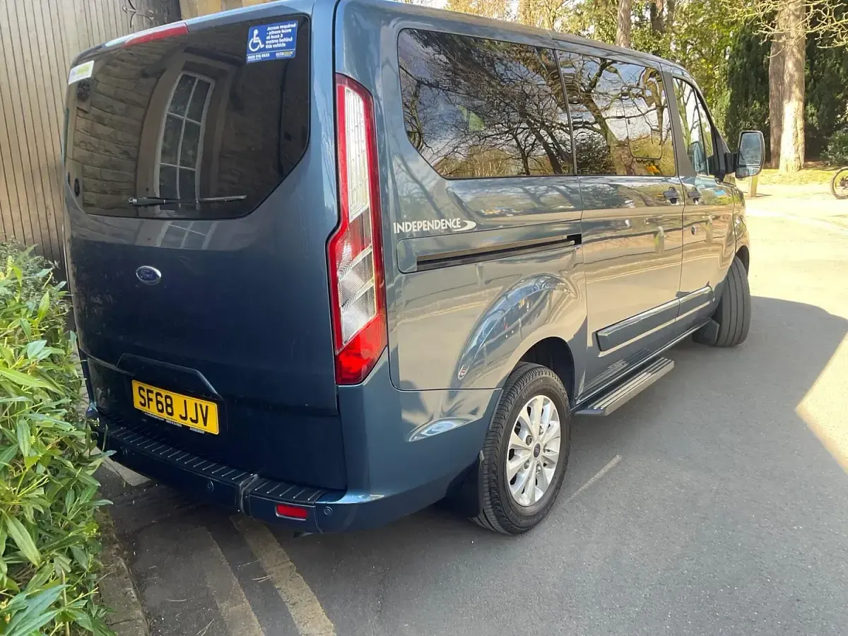 Used Ford Tourneo Titanium 130 HP (95 kW) 2018 Blue MPV