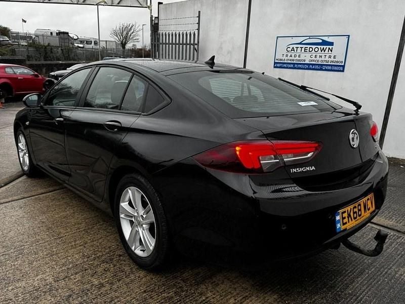 Used Vauxhall Insignia Design Edition 140 HP (102 kW) 2018 Black Hatchback