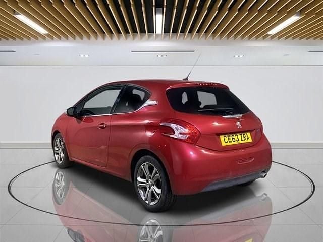 Used Peugeot 208 Allure 70 HP (51 kW) 2013 Red Hatchback