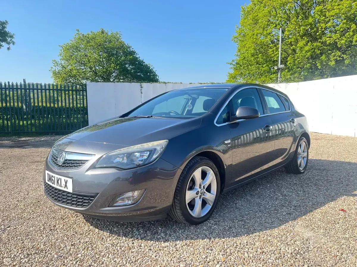 Used Vauxhall Astra SRi 115 HP (84 kW) 2011 Grey Hatchback